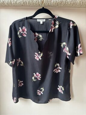 _🌼3/$30🌼NWOT Mine Britton Short Sleeve Floral Printed Top Size Large